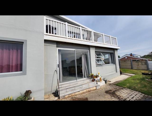 6 BEDROOM HOUSE FOR SALE IN PARADISE BEACH